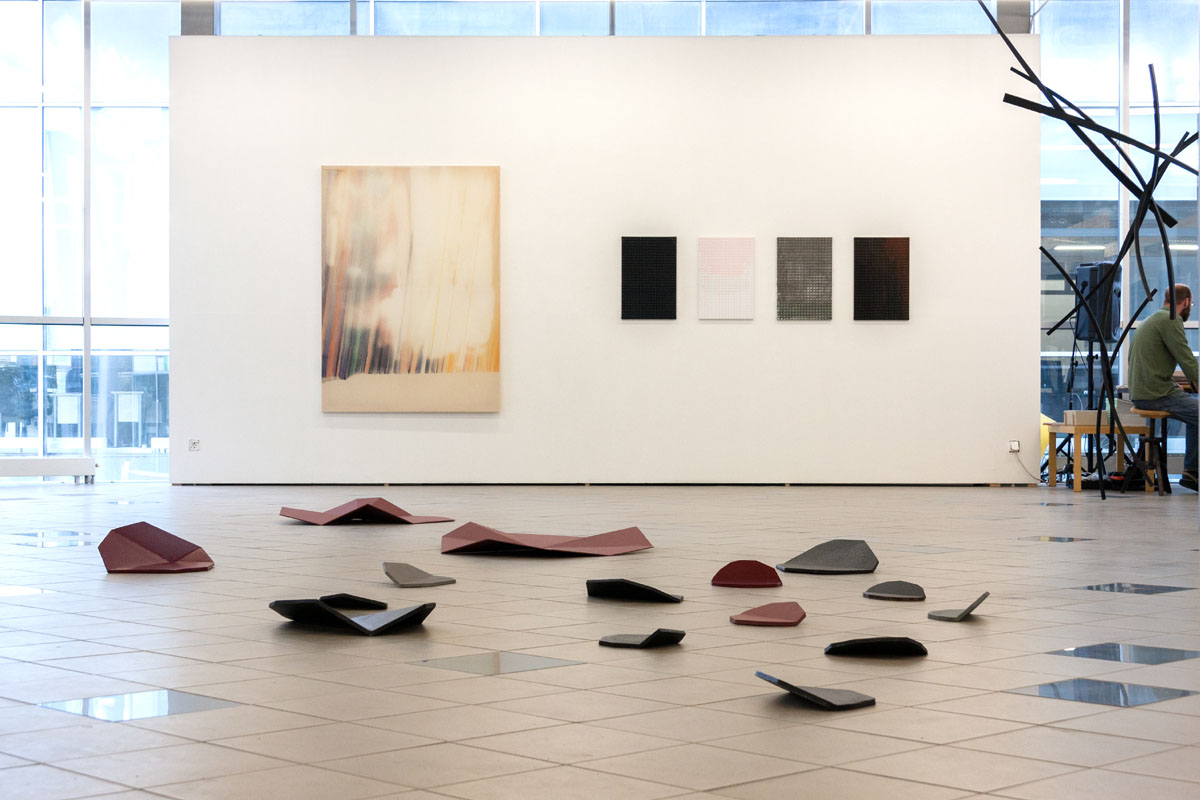 DIFFERENT ECHOES / Nikola Dimitrov, Friedhelm Falke, Ekkehard Neumann, Sigrn lafsdttir, Elly Valk-Verheijen, Annette Wesseling / Ausstellung in der Galerie Meno Forma, Kaunas/Litauen