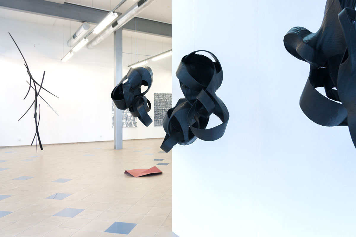 DIFFERENT ECHOES / Nikola Dimitrov, Friedhelm Falke, Ekkehard Neumann, Sigrún Ólafsdóttir, Elly Valk-Verheijen, Annette Wesseling / Ausstellung in der Galerie Meno Forma, Kaunas/Litauen