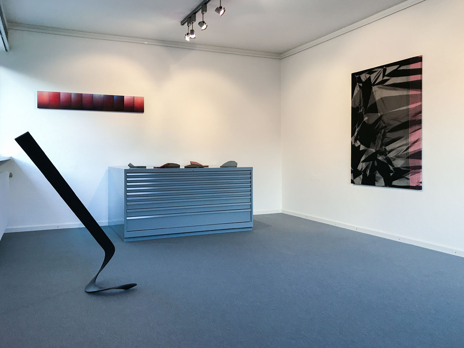 Different Echoes in der Galerie Fetzer mit den Künstlern: Nikola Dimitrov, Friedhelm Falke, Ekkehard Neumann, Sigrún Ólafsdóttir, Elly Valk-Verheijen, Annette Wesseling