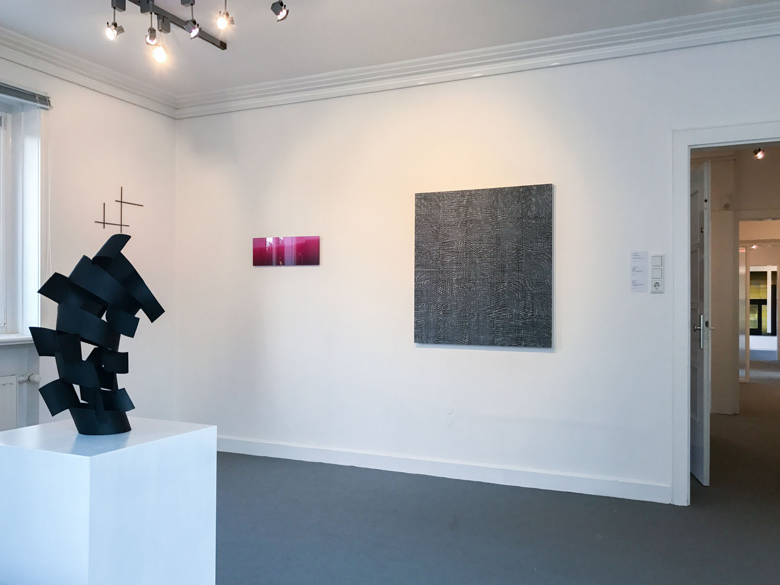 Different Echoes in der Galerie Fetzer mit den Künstlern: Nikola Dimitrov, Friedhelm Falke, Ekkehard Neumann, Sigrún Ólafsdóttir, Elly Valk-Verheijen, Annette Wesseling